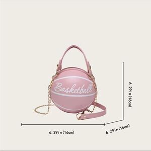 🔥🔥 Adorable mini basketball, purse measurements, in pictures. Fits alot.